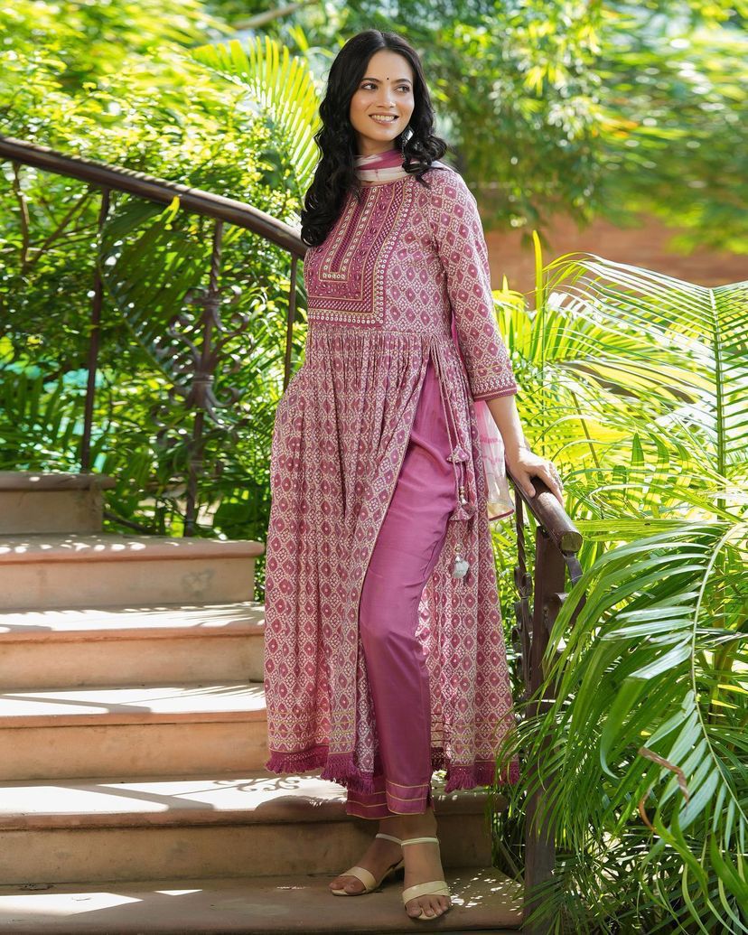 Women's Beautiful kurti Pant & Malmal Duppatta