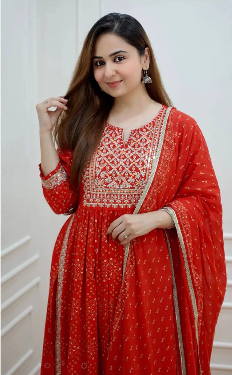 Women Viscose Rayon Kurta With Pant And Dupatta Set