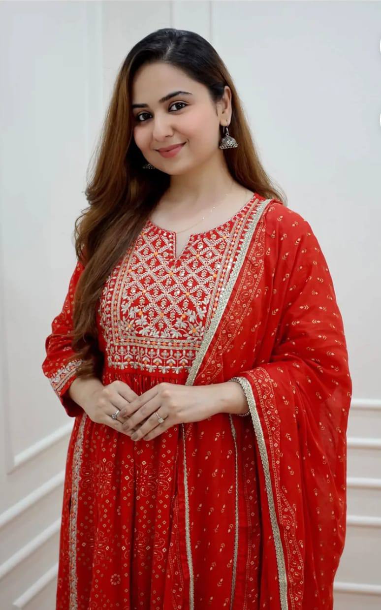 Women Viscose Rayon Kurta With Pant And Dupatta Set