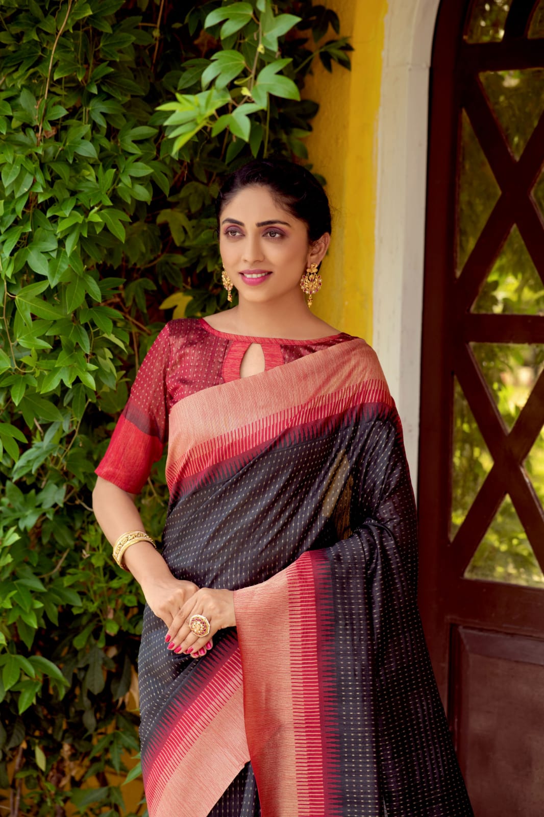Grey Silk Saree With Zari Woven Contrast Bomkai Temple Border