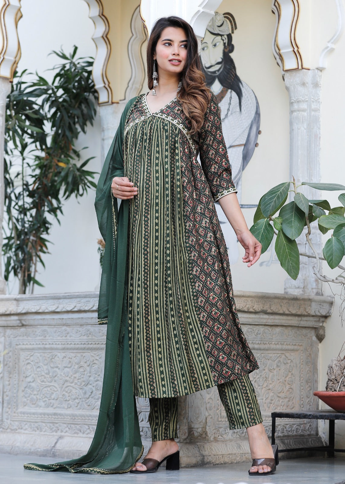 Green Beautiful Foil Capsul Printed Aliacut Embroidery Kurti Set