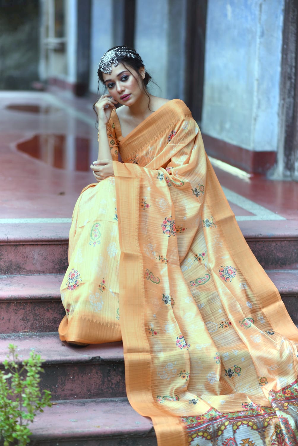 Gold Tussar Silk Saree With Unique Slub Weaving Pattern