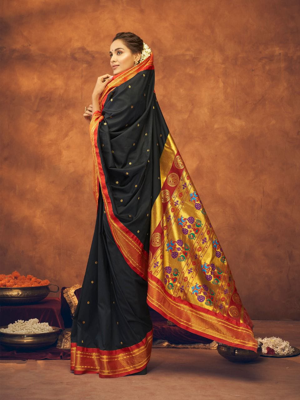 Black Beautiful Rahi Paithani Saree With Jari Work