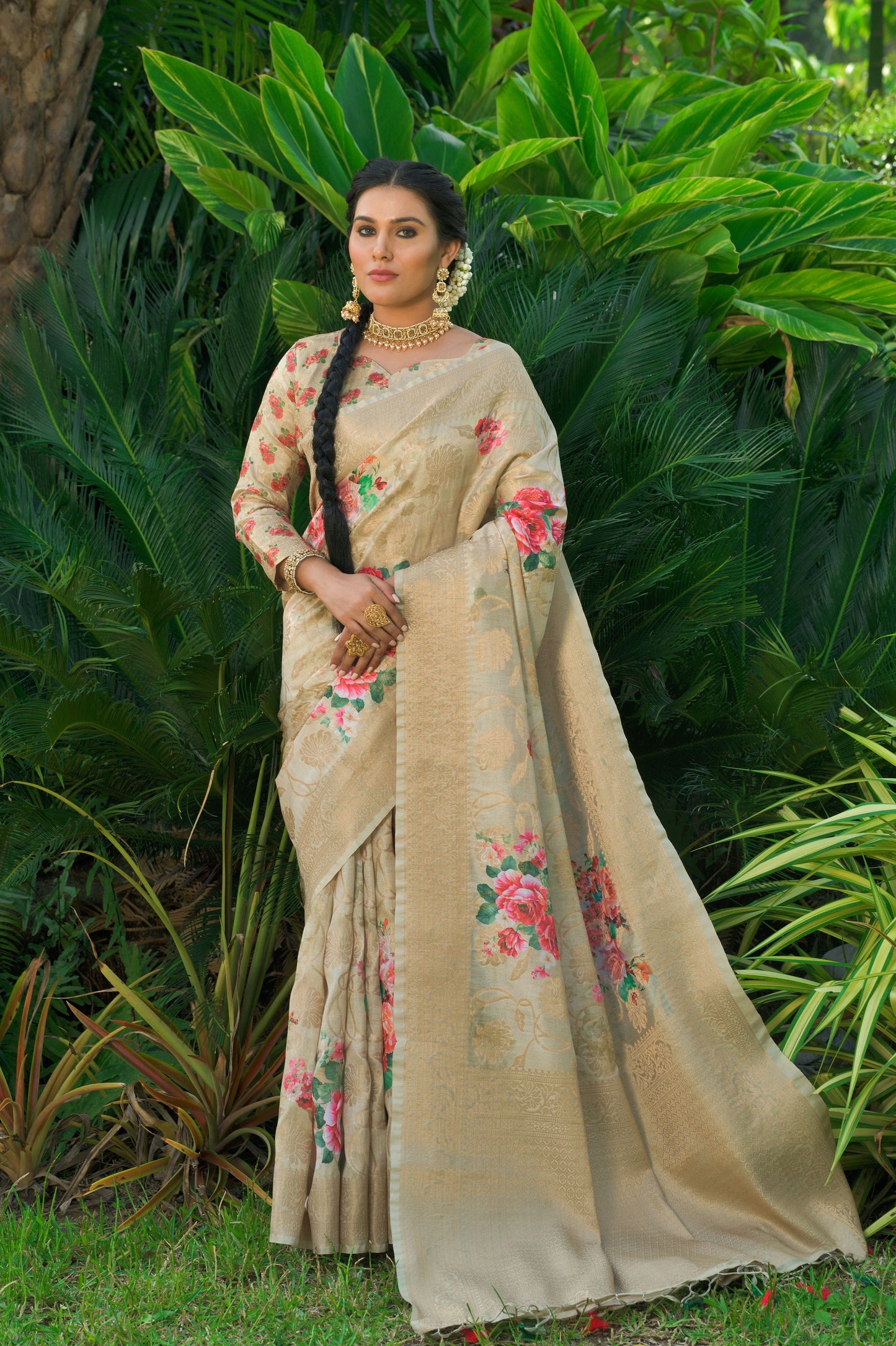 Beautiful Zari Woven With Rose Print Saree
