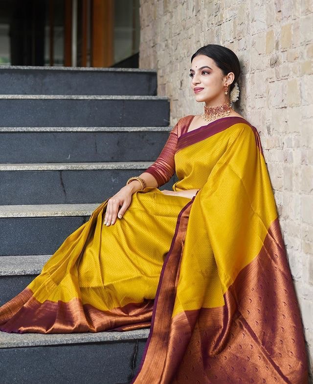Gold Lichi Silk Banarasi Saree
