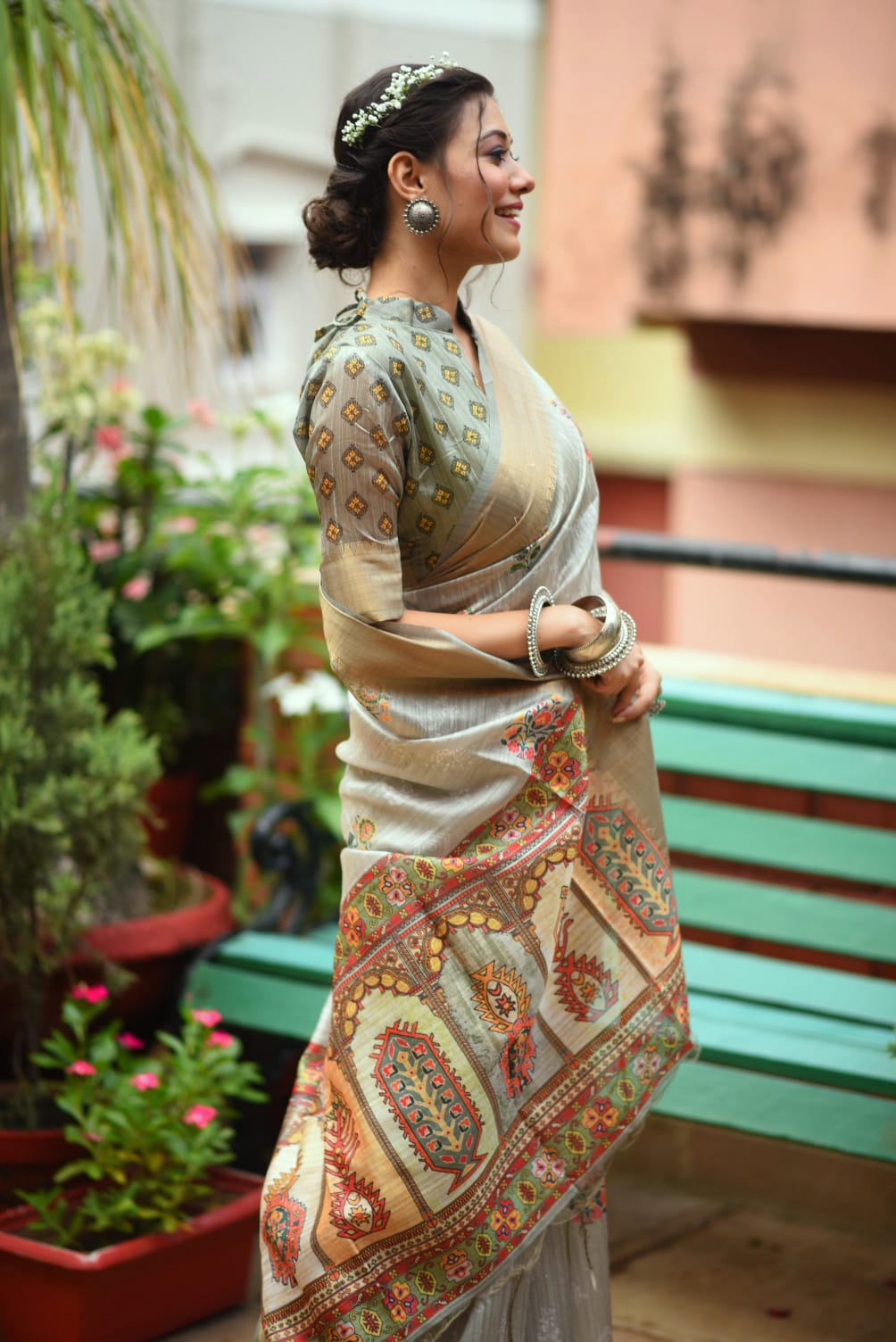 Cream Tussar Silk Saree With Unique Slub Weaving Pattern