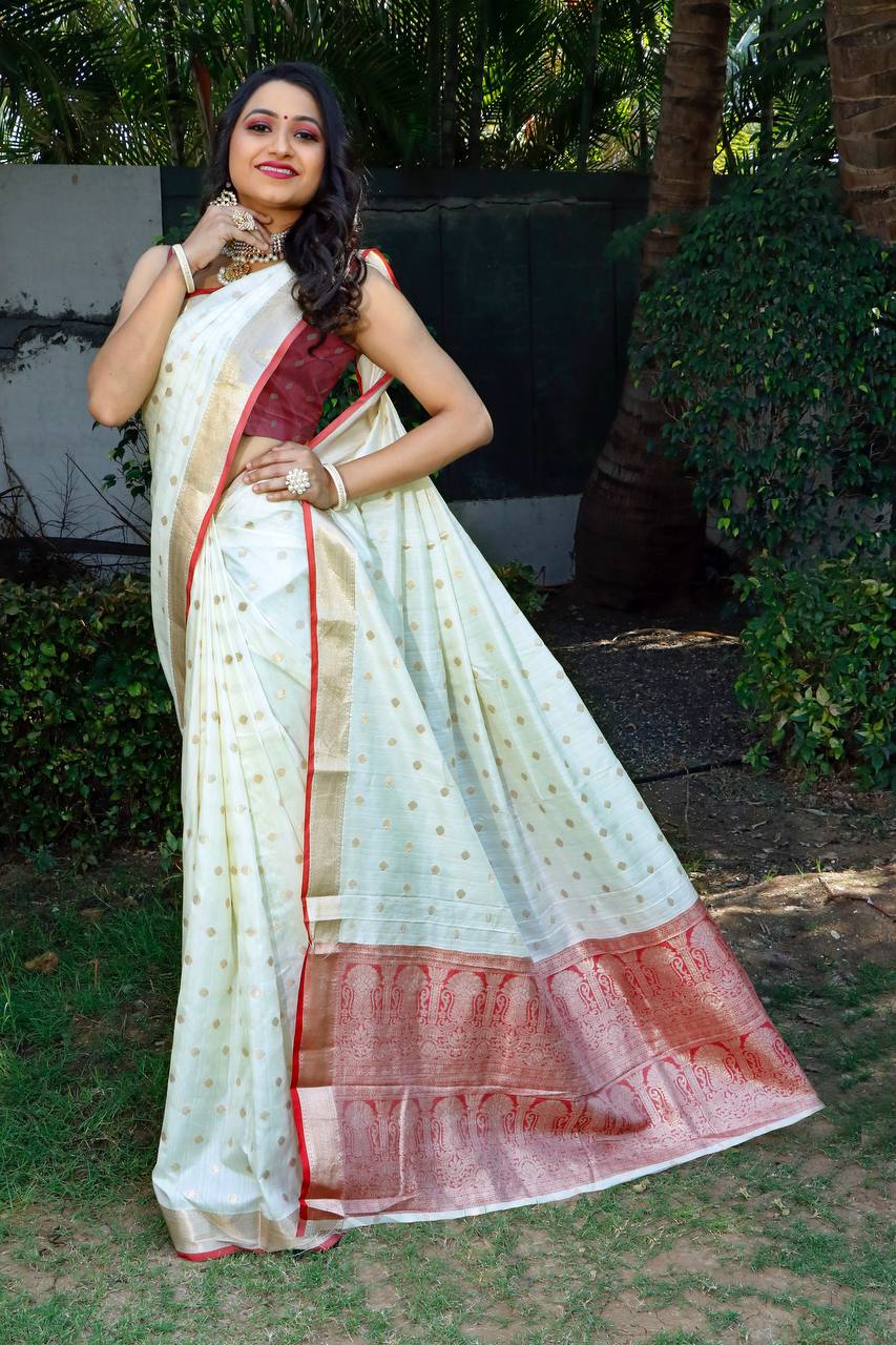White Beautiful Rich Pallu Saree With Dolly Butti