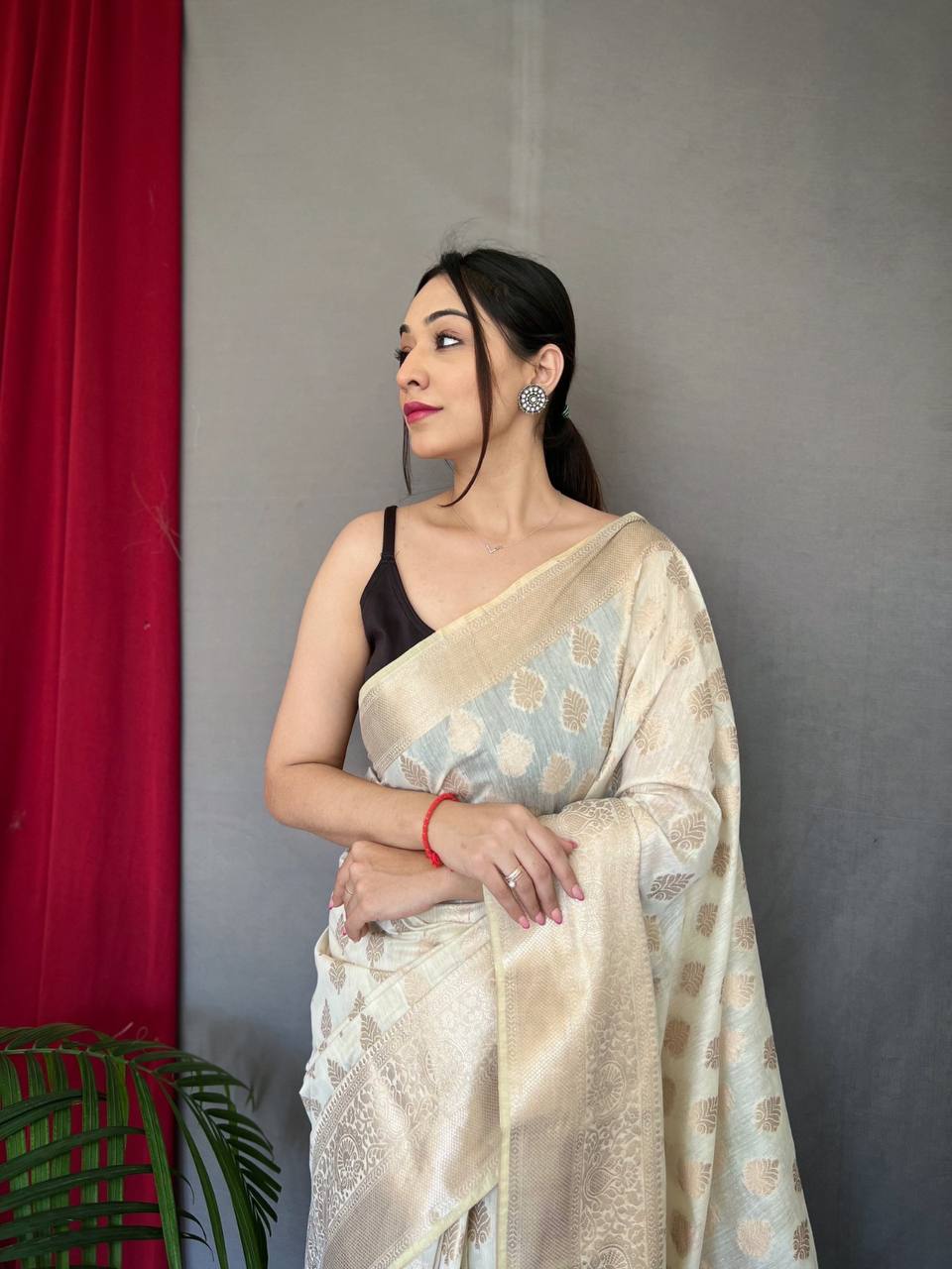 Light Grey Pure Muslin  Silk Saree With Rose Gold Zari Weaved