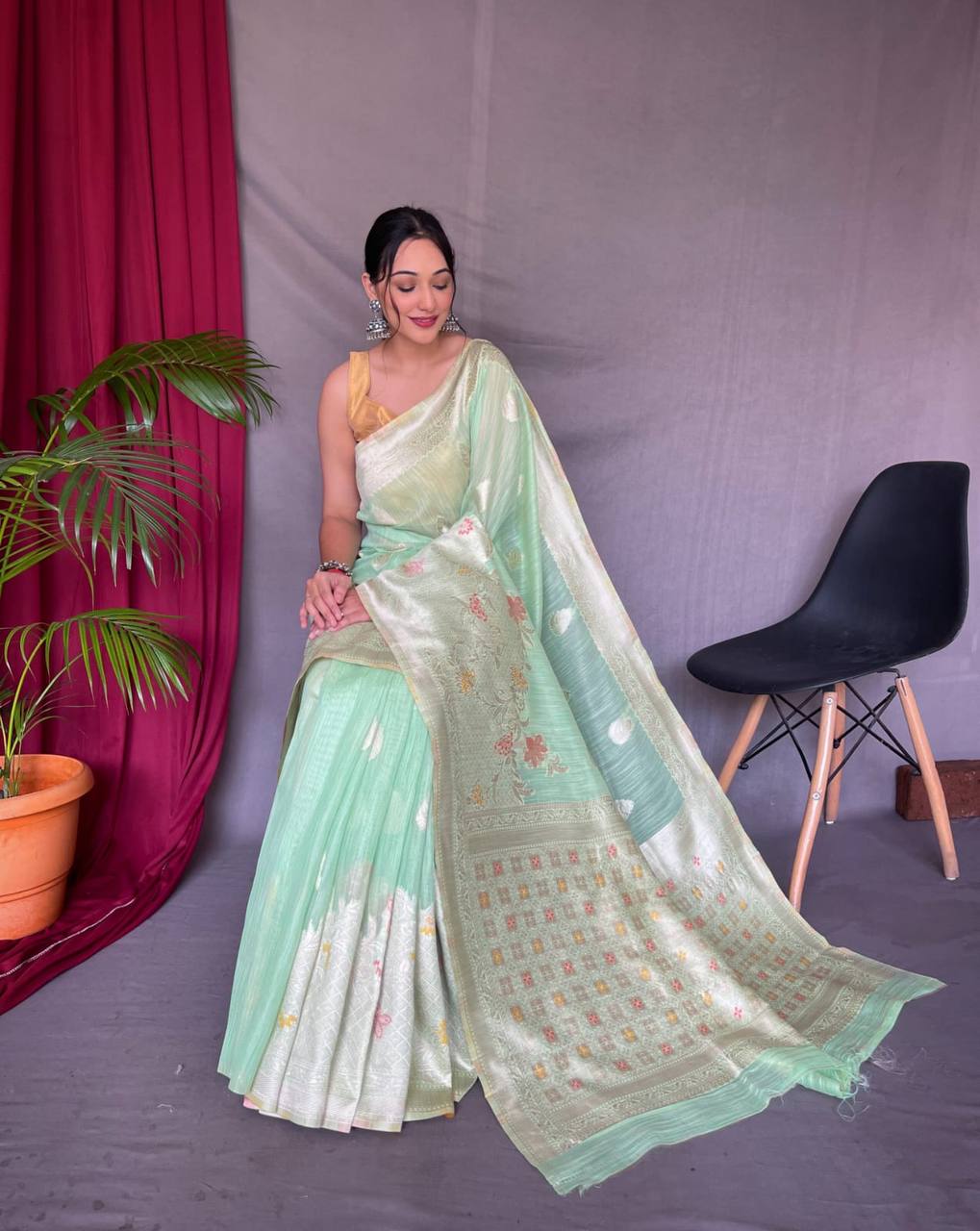 Green Pure Linen Slub Silk Saree With Zari Weaving