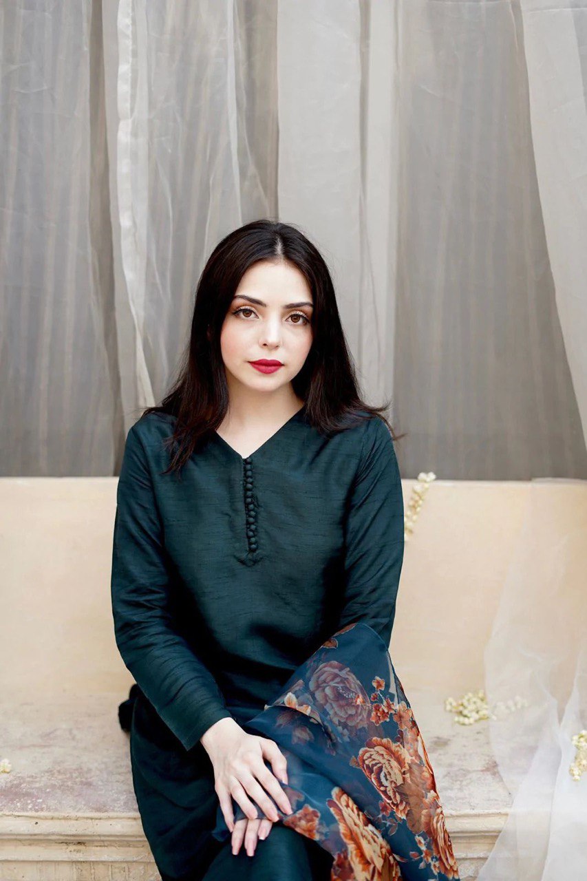 Beautiful Women's Kurta Set With Floral Print Dupatta