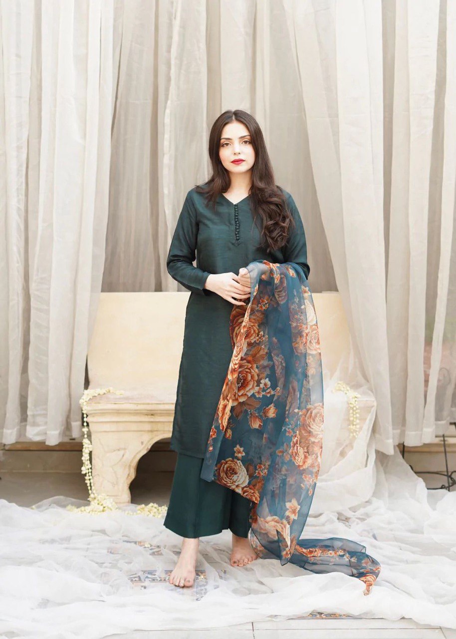 Beautiful Women's Kurta Set With Floral Print Dupatta