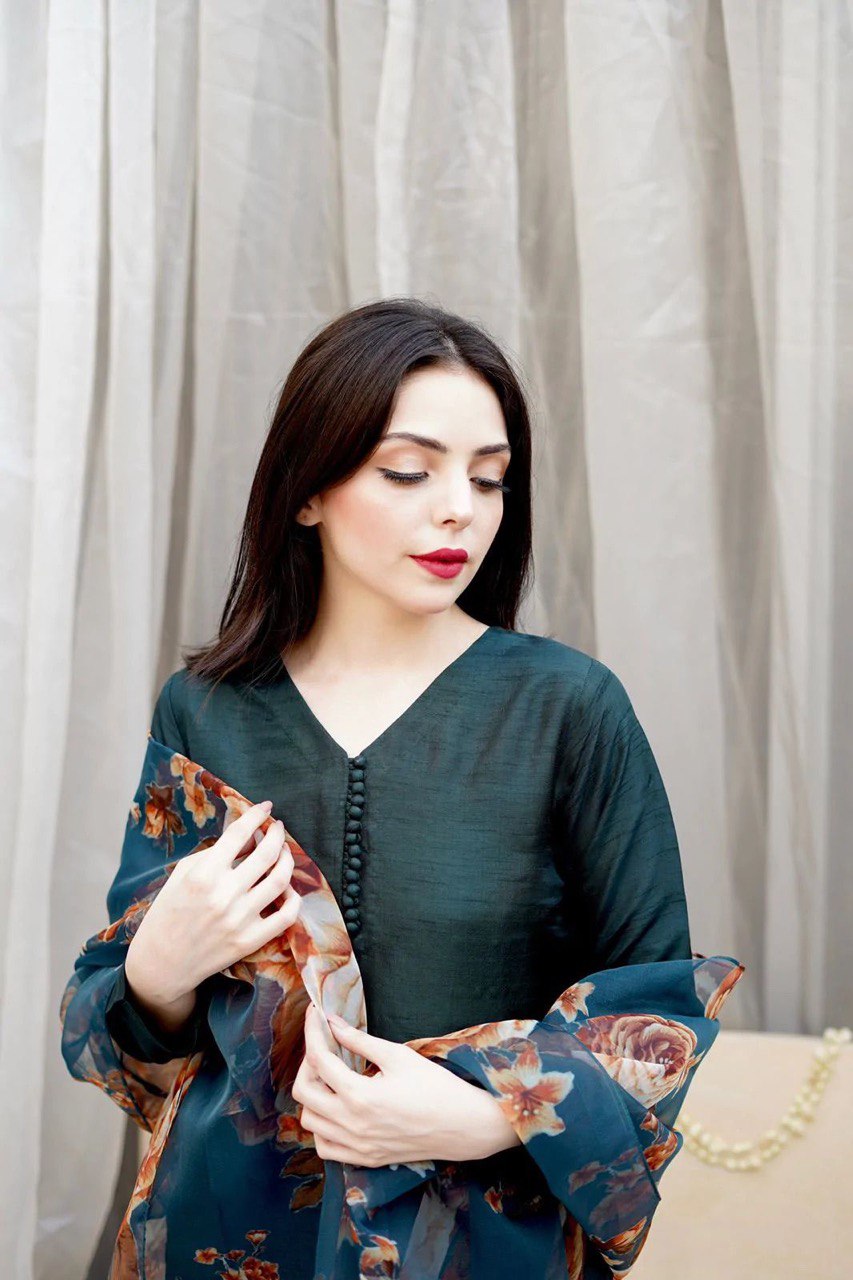 Beautiful Women's Kurta Set With Floral Print Dupatta