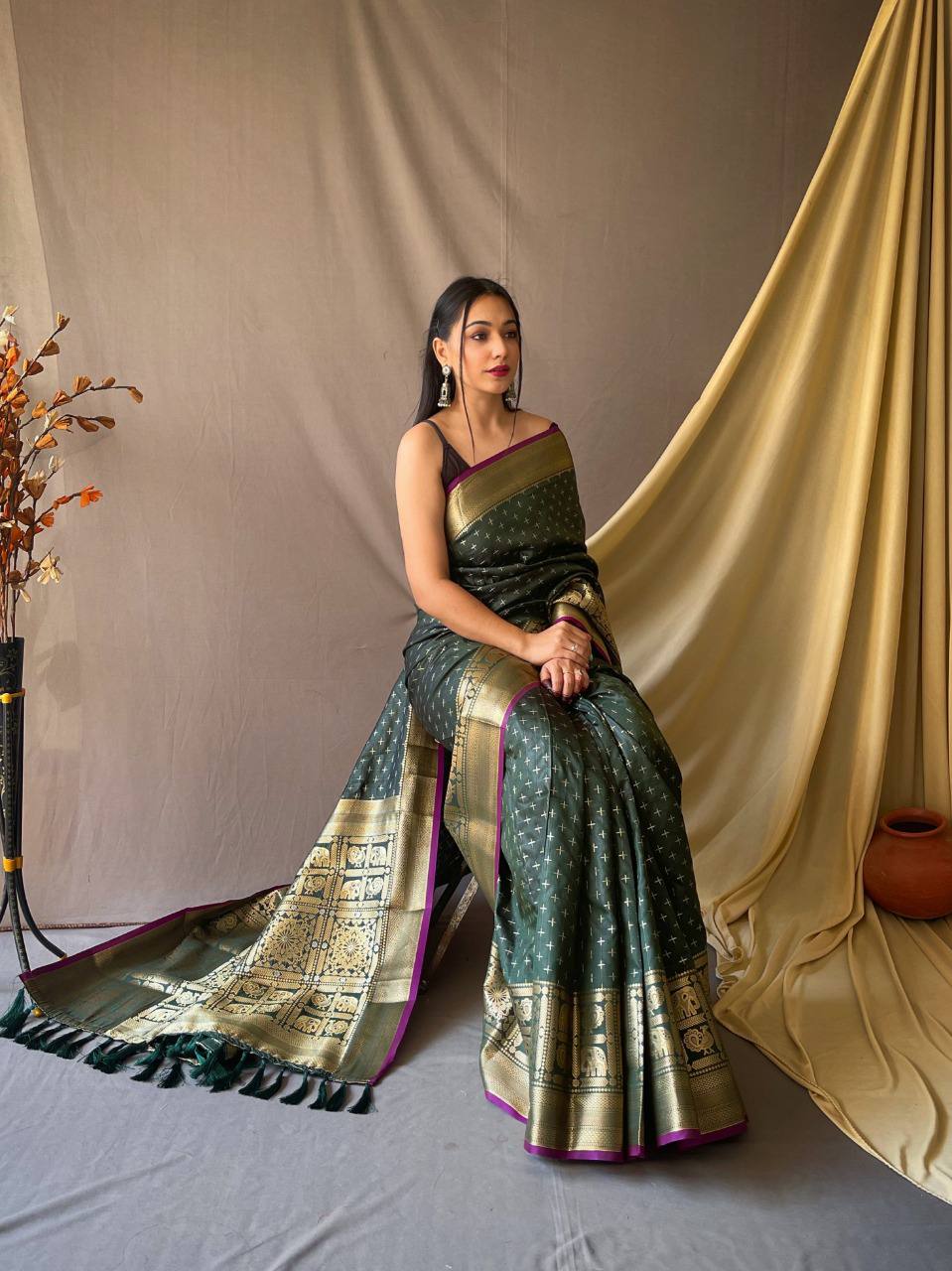 Green Heavy Copper Jacquard Weaving Border Handloom Saree