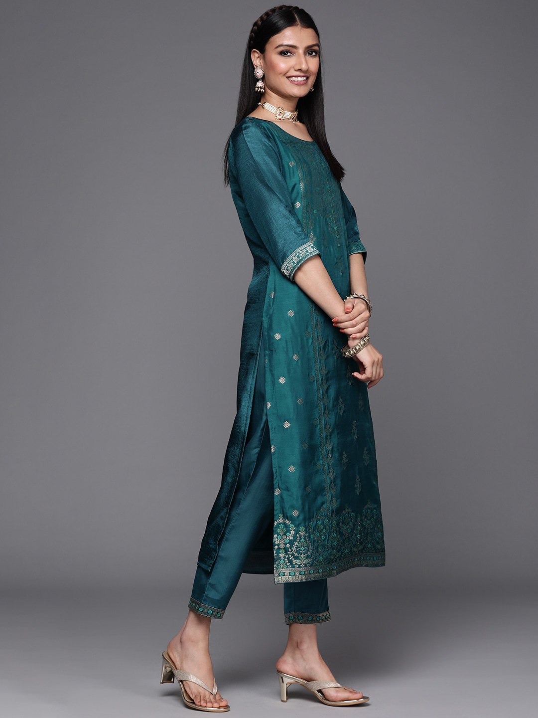 Women Viscose Jacquard Kurta With Pant And Dupata Set