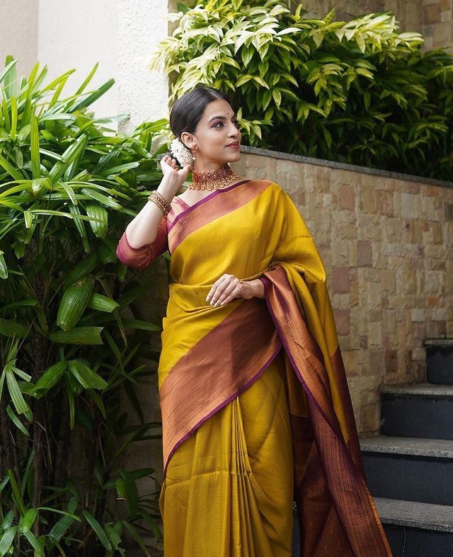 Gold Lichi Silk Banarasi Saree