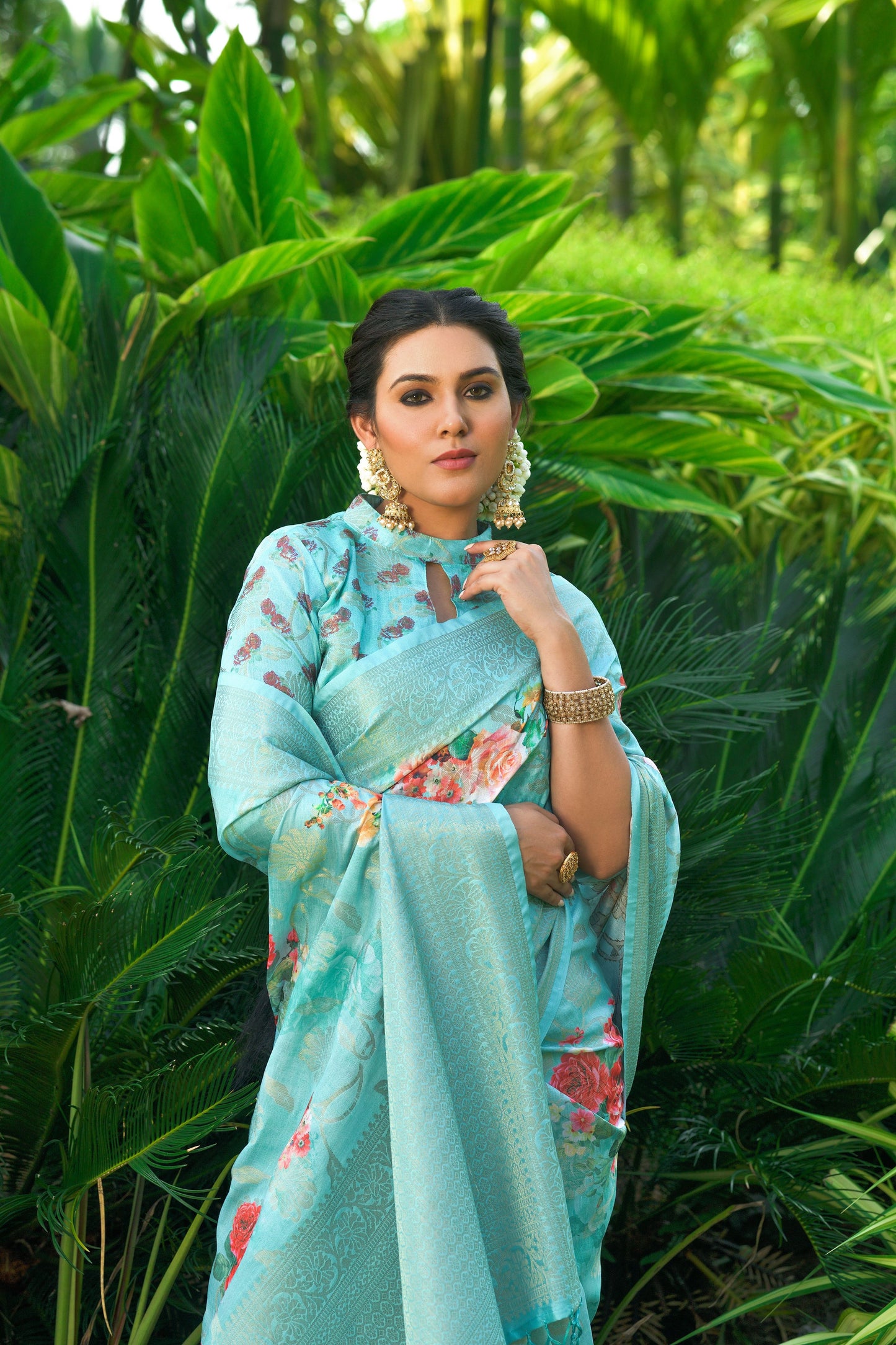 Beautiful Zari Woven With Rose Print Saree