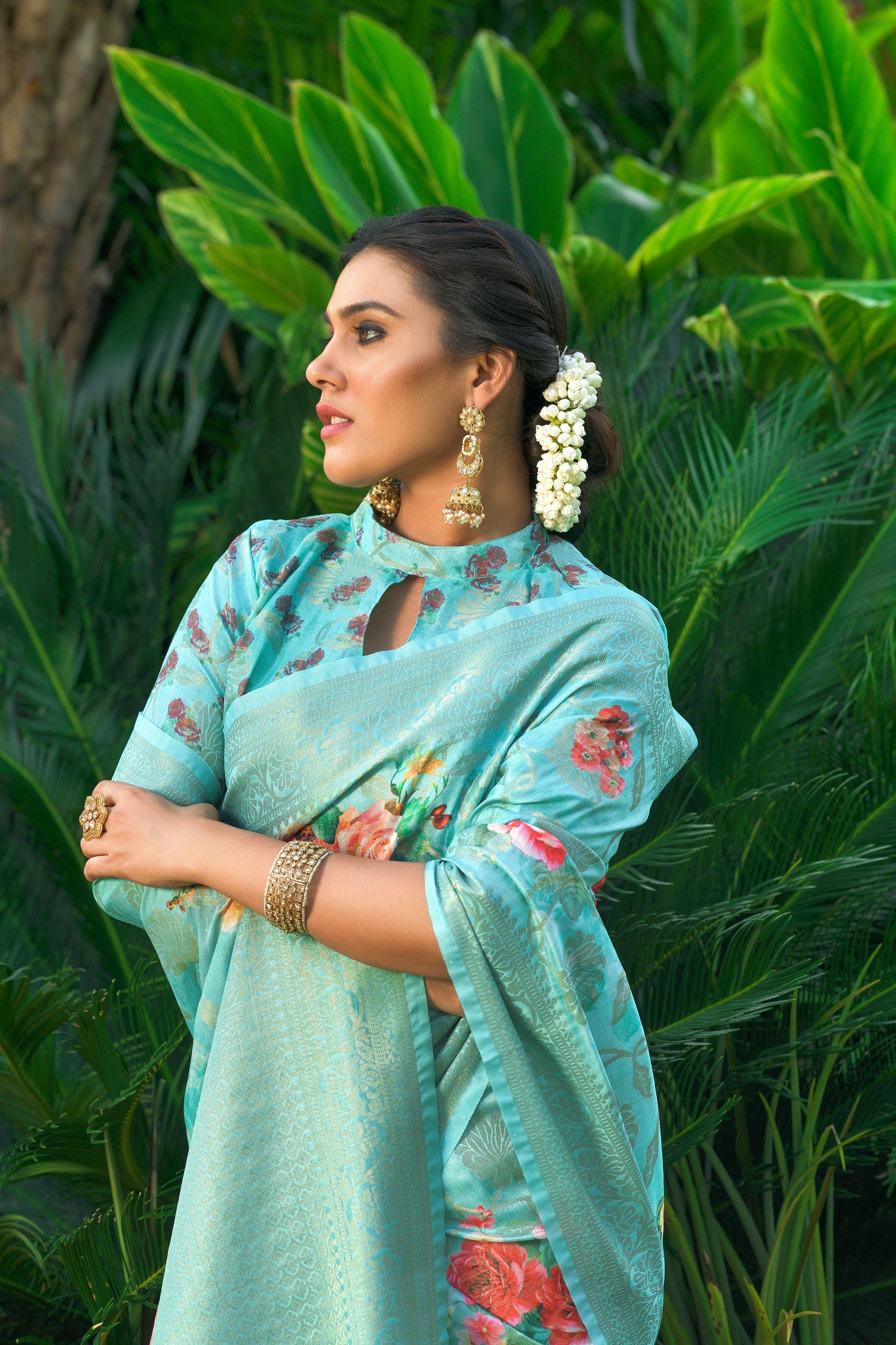 Beautiful Zari Woven With Rose Print Saree