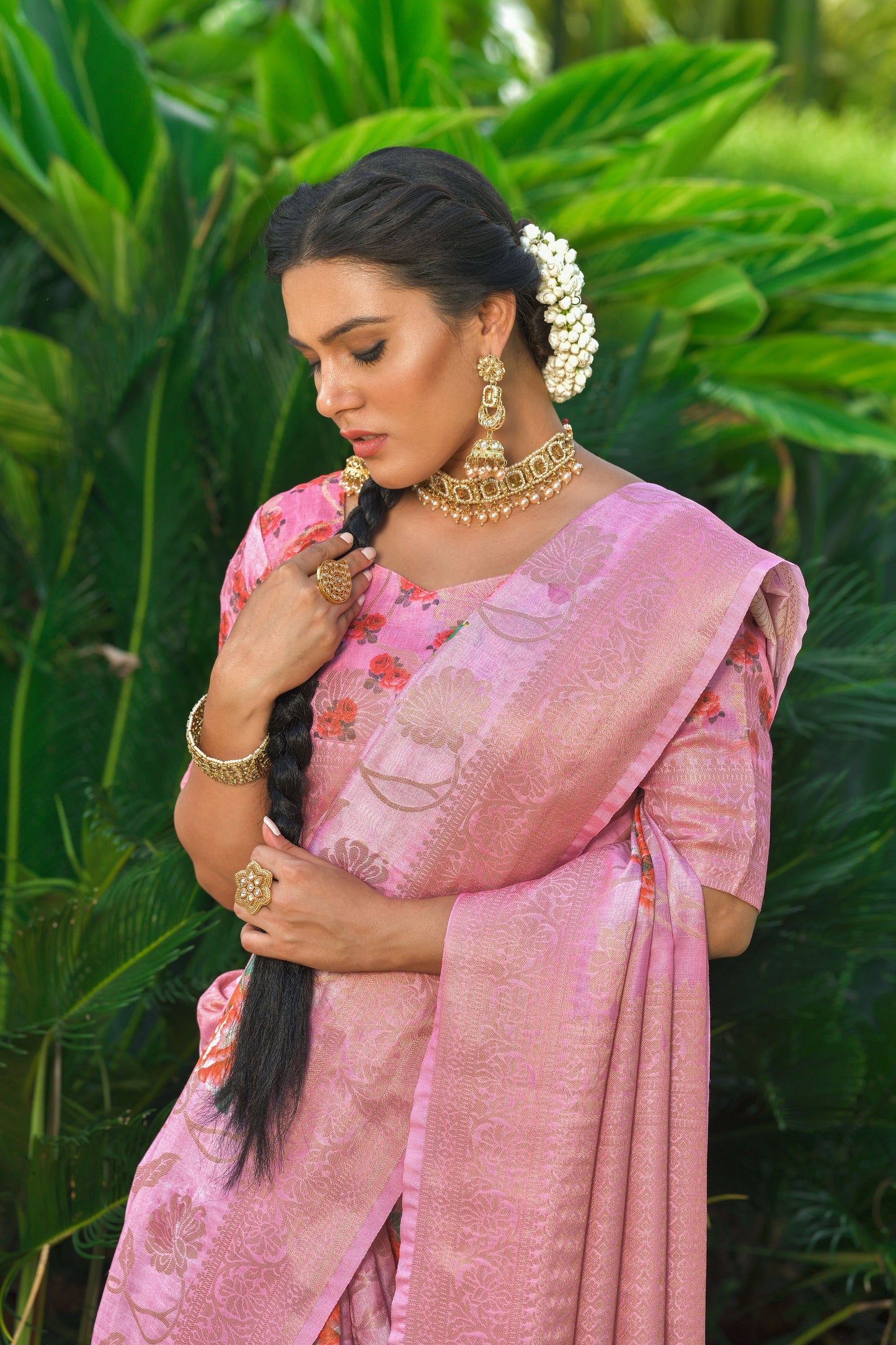 Beautiful Zari Woven With Rose Print Saree