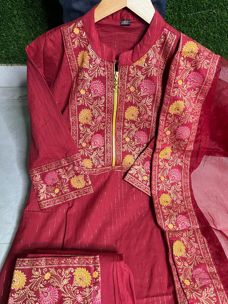 Beautiful Straight Kurti With Chain Front Print With Cotton Lurex