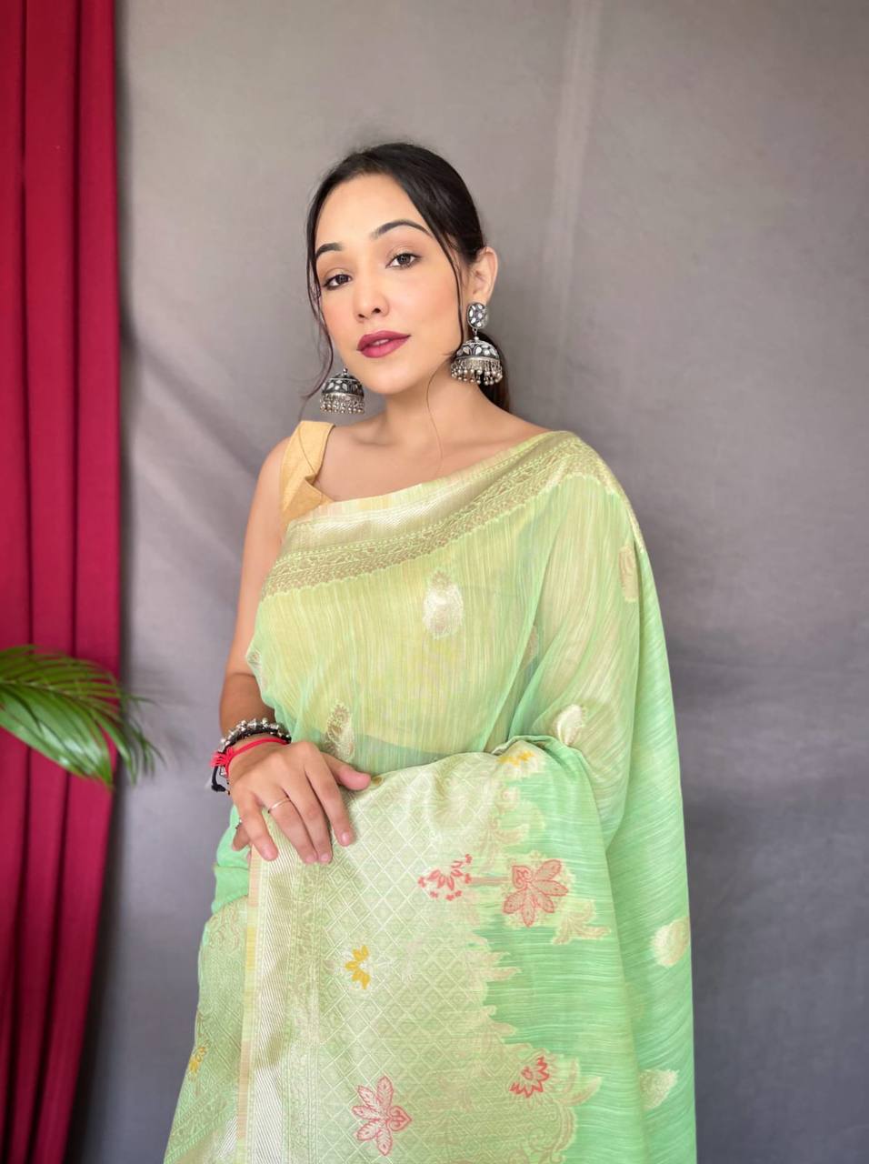 Green Pure Linen Slub Silk Saree With Zari Weaving