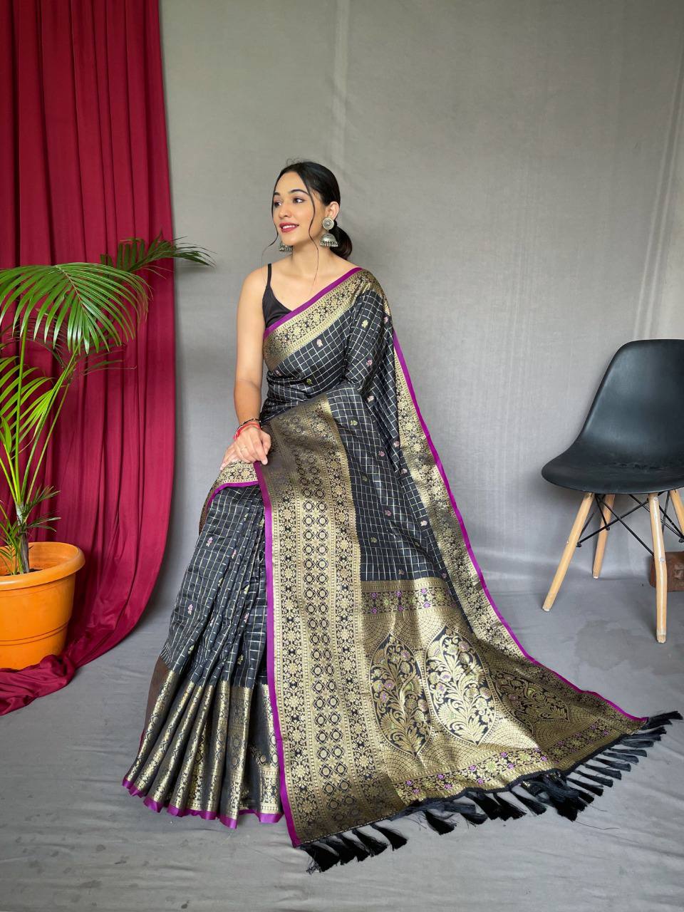 Black Heavy Gold Big Jacquard Weaving Border  Handloom Saree