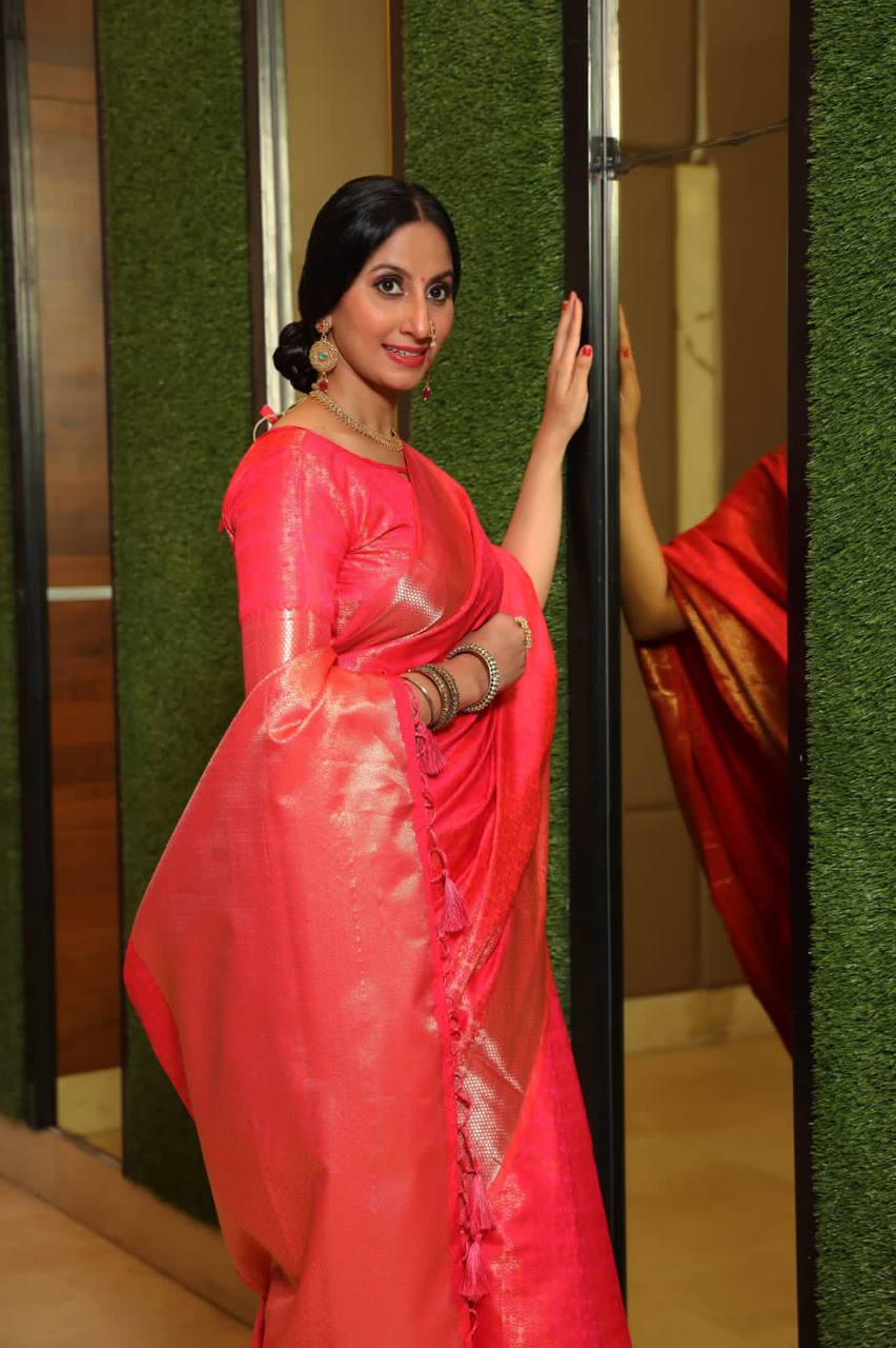 Pink Soft Banarasi Silk Tanchoi Saree With Zari Border