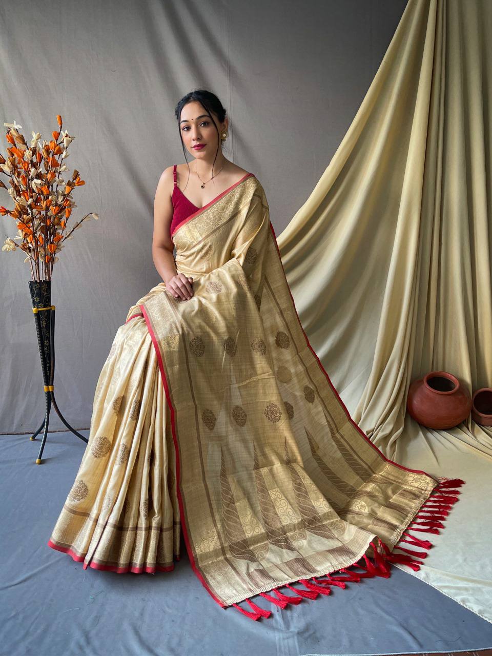 Cream Pure Cotton Linen Saree With Copper And  Gold Zari Mottifs