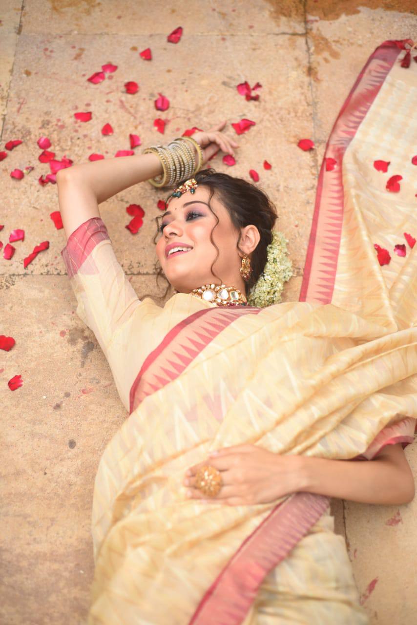 Cream Cotton Silk Saree With Gold Zari Woven Pattern